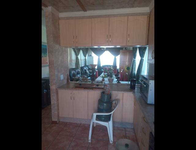 3 BEDROOM HOUSE FOR SALE IN LEONDALE